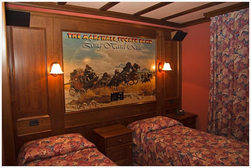 Hotel California Champoluc Zimmer foto